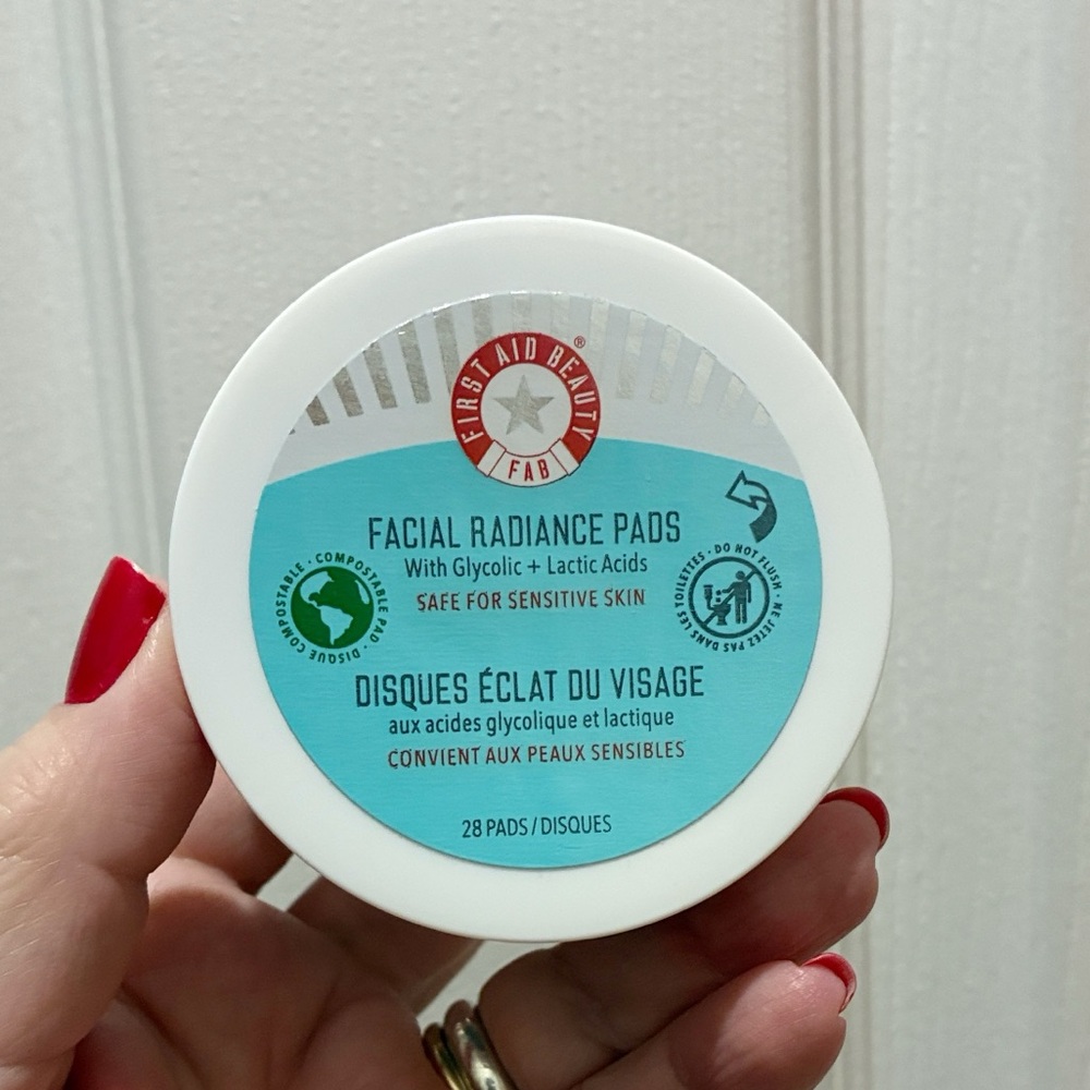 First Aid Beauty Facial Radiance Pads - Aqua Blue